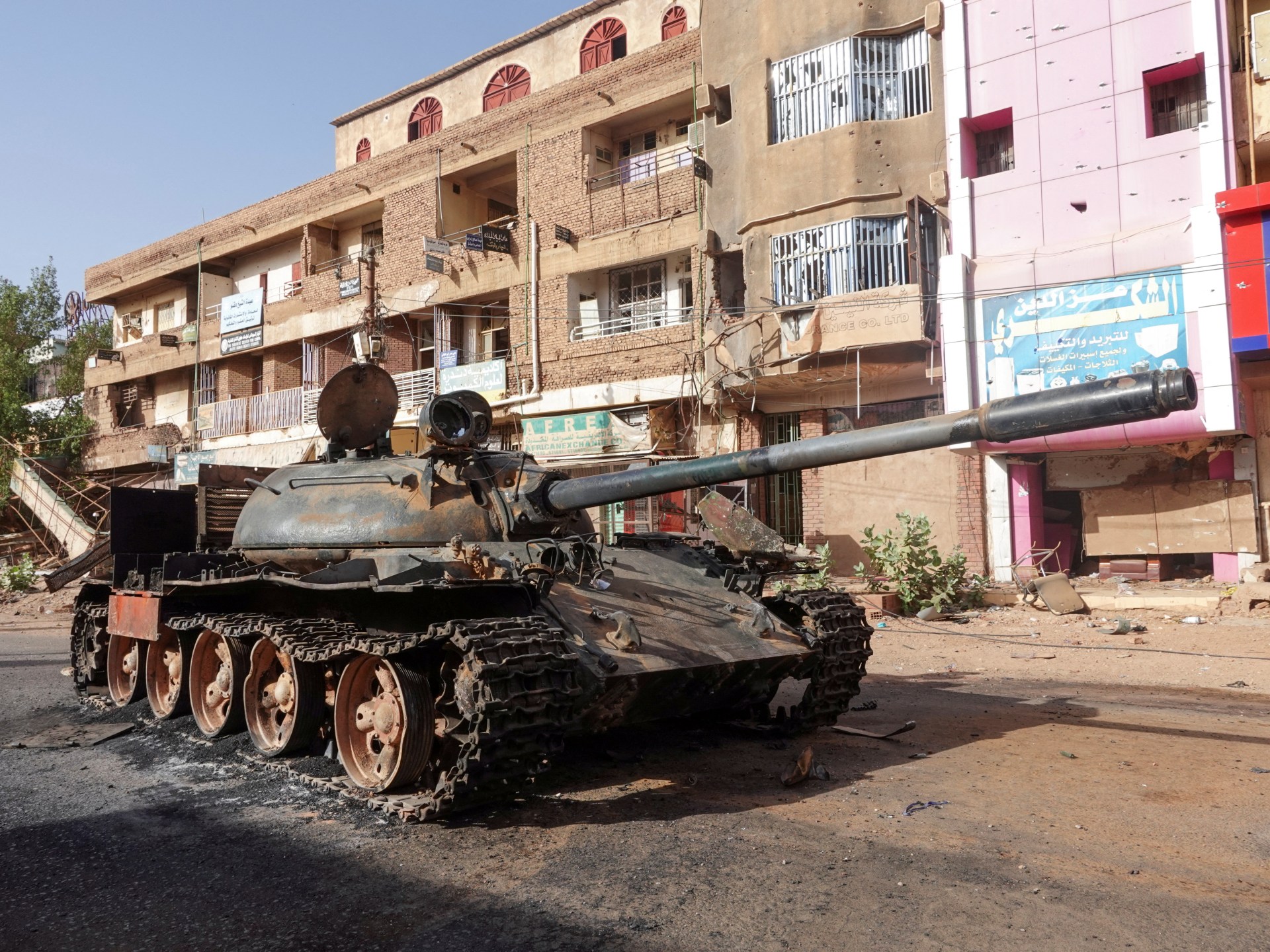 Fierce fighting in Khartoum endangers Sudanese civilians | Sudan war News