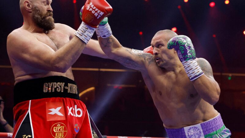 Usyk defeats Fury in unanimous points decision to retain heavyweight title | Boxing News