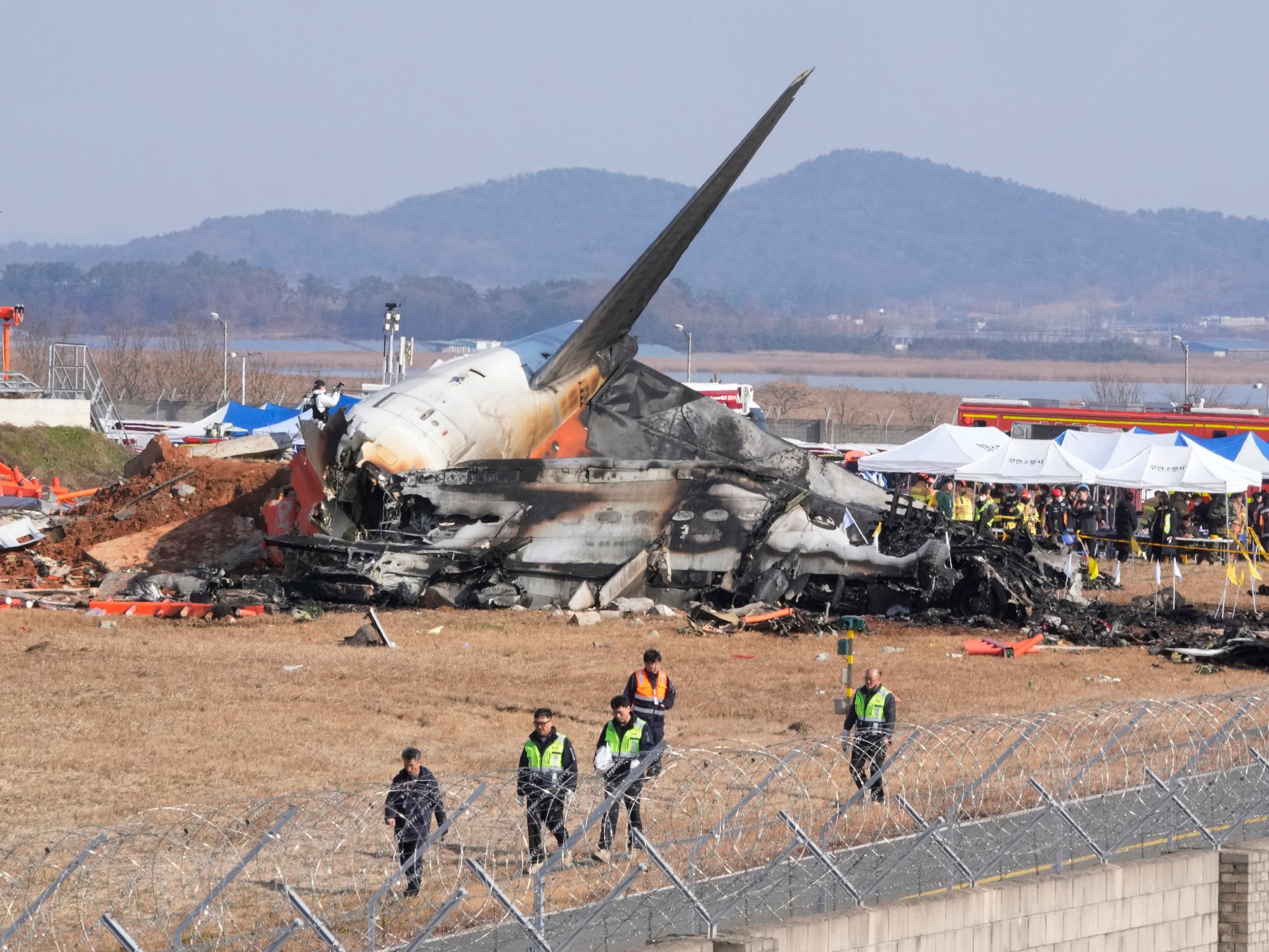 Passenger plane crashes at South Korean airport, killing 120 | Gallery News