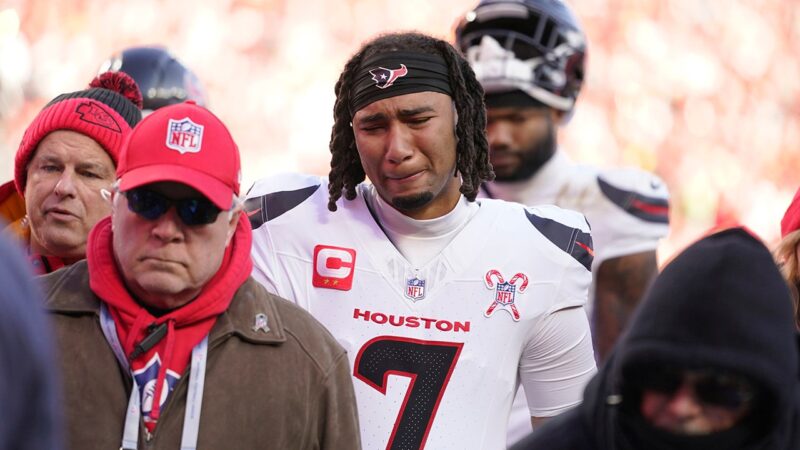 Texans’ Tank Dell suffers gruesome leg injury, leaving teammates in tears