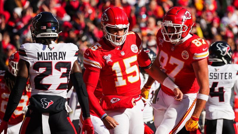 Patrick Mahomes plays through ankle sprain to lead Chiefs to victory vs. Texans