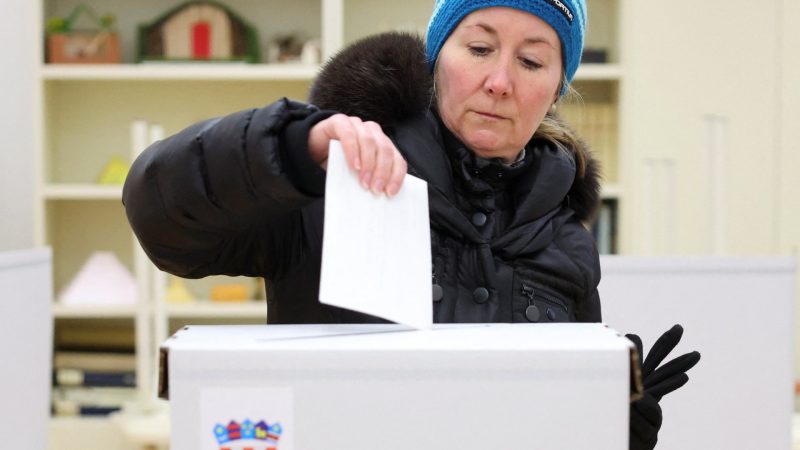 Incumbent expected to win as Croatians vote in presidential run-off | News