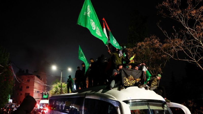 Celebrations as 90 detained Palestinians freed from Israeli prisons | Gaza News