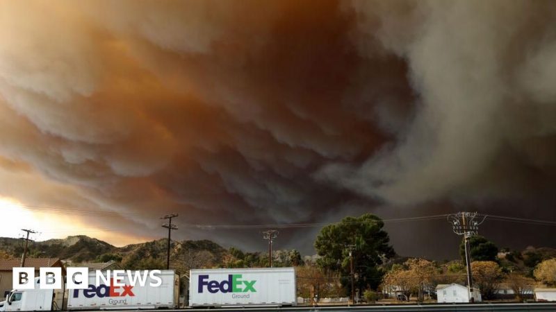 New fast-growing blaze erupts near Los Angeles