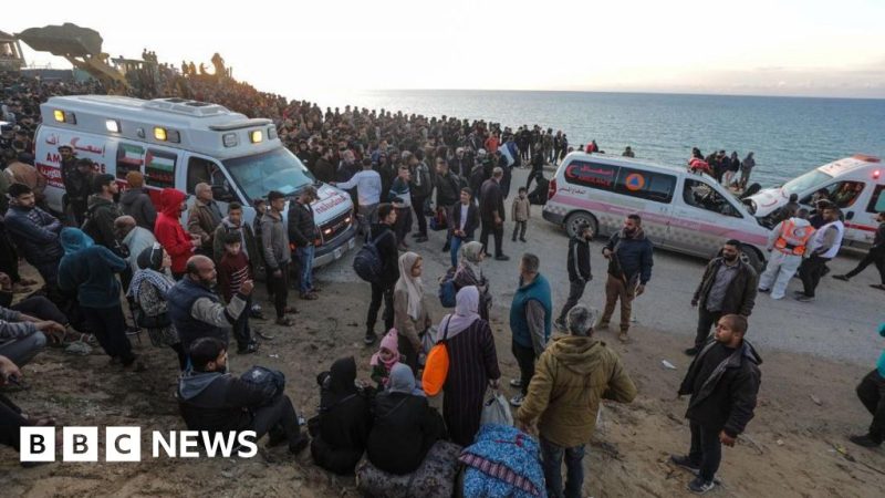 Displaced Palestinians wait for Israel to allow their return home