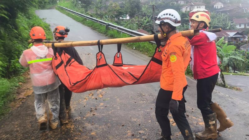 Rescuers in Indonesia search for survivors after landslide kills 19 in Java | News