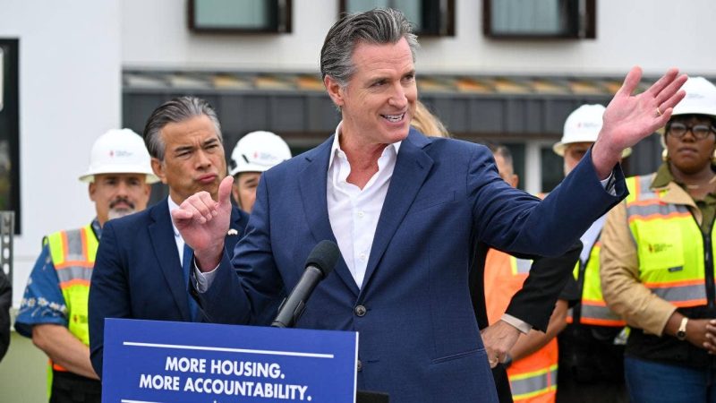 Newsom defends fire response with fact check site linking to Dem Party fundraising platform