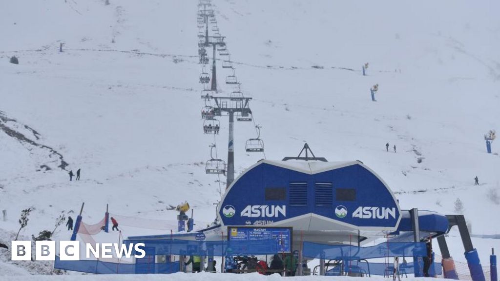 Ski lift collapse injures at least 30 people