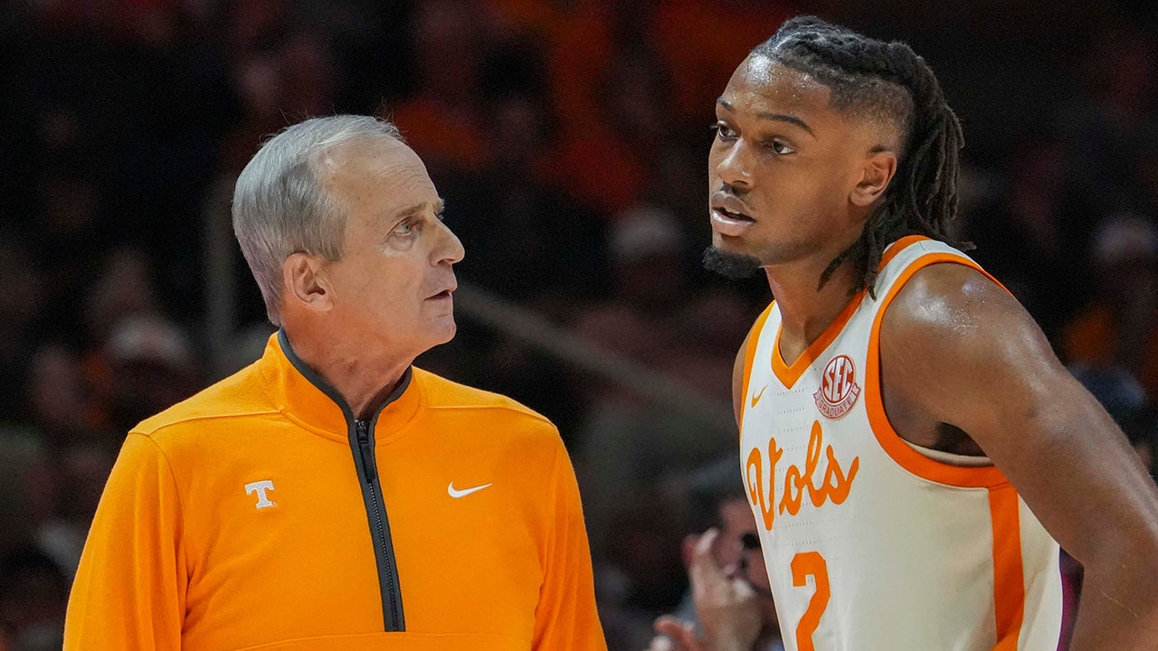 Tennessee men’s basketball coach says he benched top scorer for failing to do what he’s ‘getting paid to do’