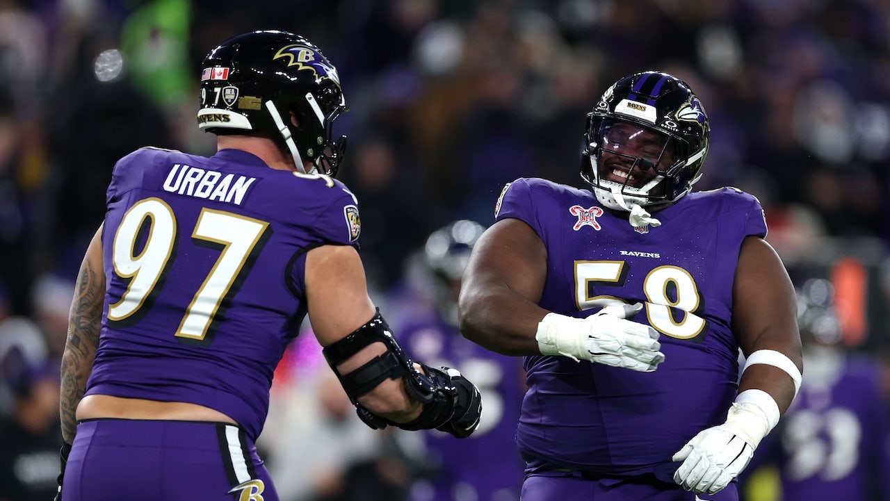 Ravens’ 355-pound lineman snags interception to clinch division title in victory vs. Browns